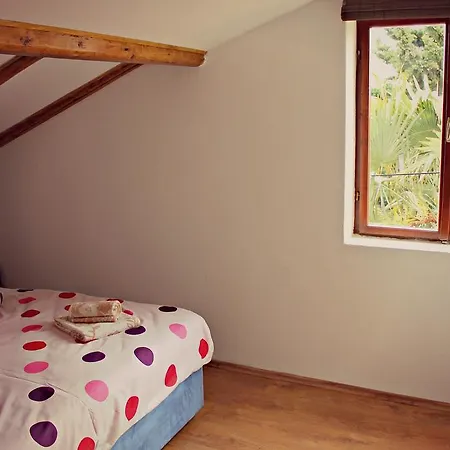 Dana アパート ザダル